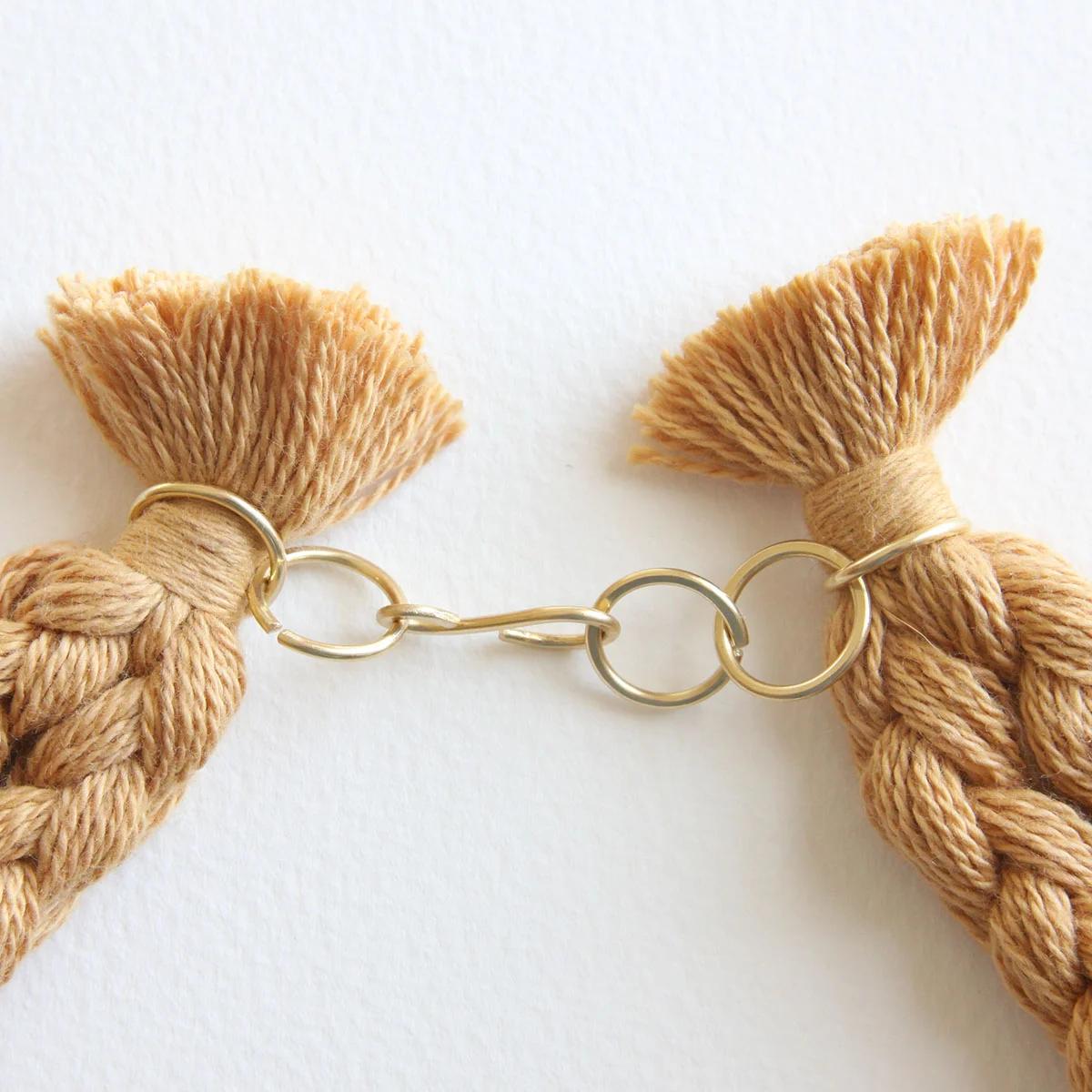 ss19 fossa necklace_closure.jpg