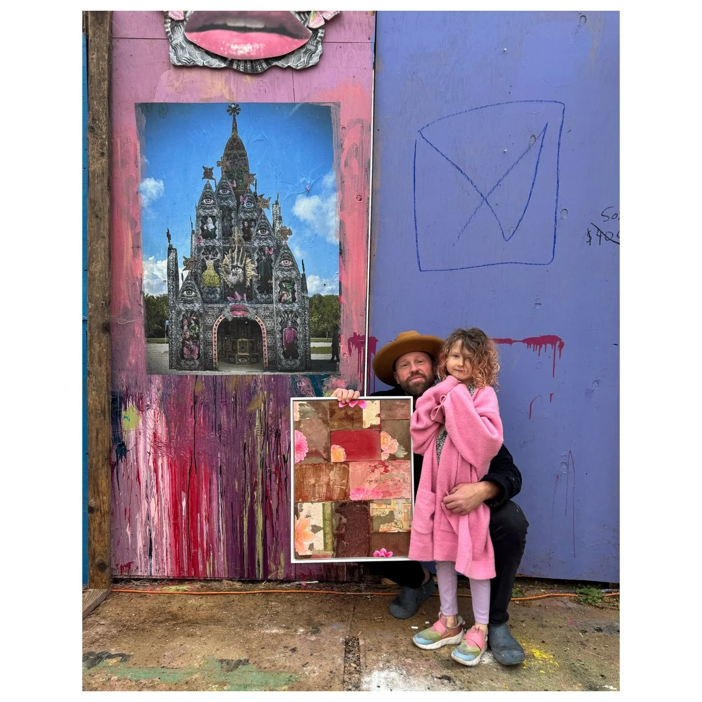 Delivered this work of art to @michaelgarlington1 today only to find Poppy dressed in all the right colors!  Love visiting his studio filled with wonderfully different art. 

#abstractart #contemporaryart #mixedmediaart #booklinenart #repurposedart