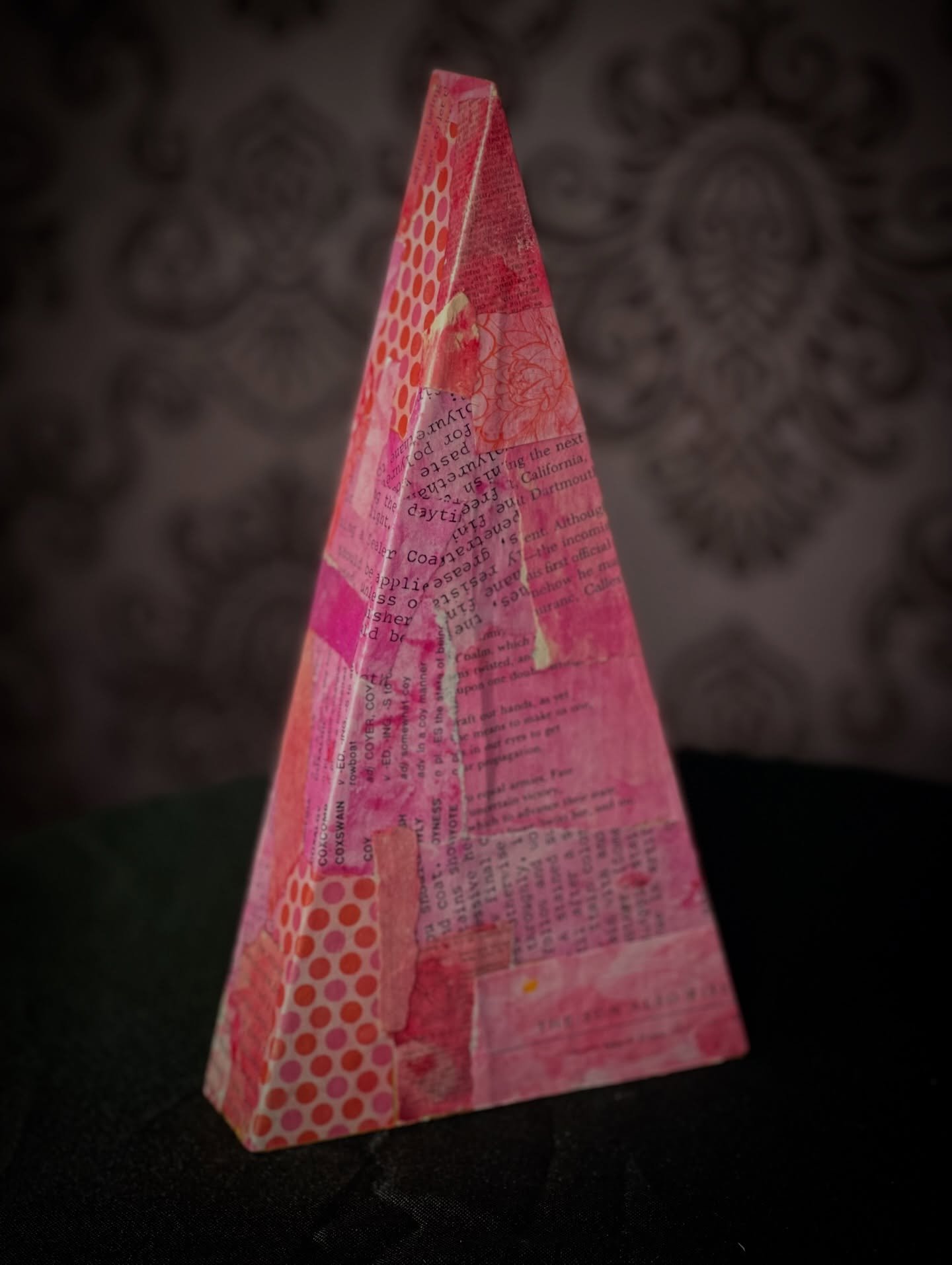 Hot pink wooden tree &bull; 🩷 10&rdquo; &bull; 42- &bull; As seen on GTU