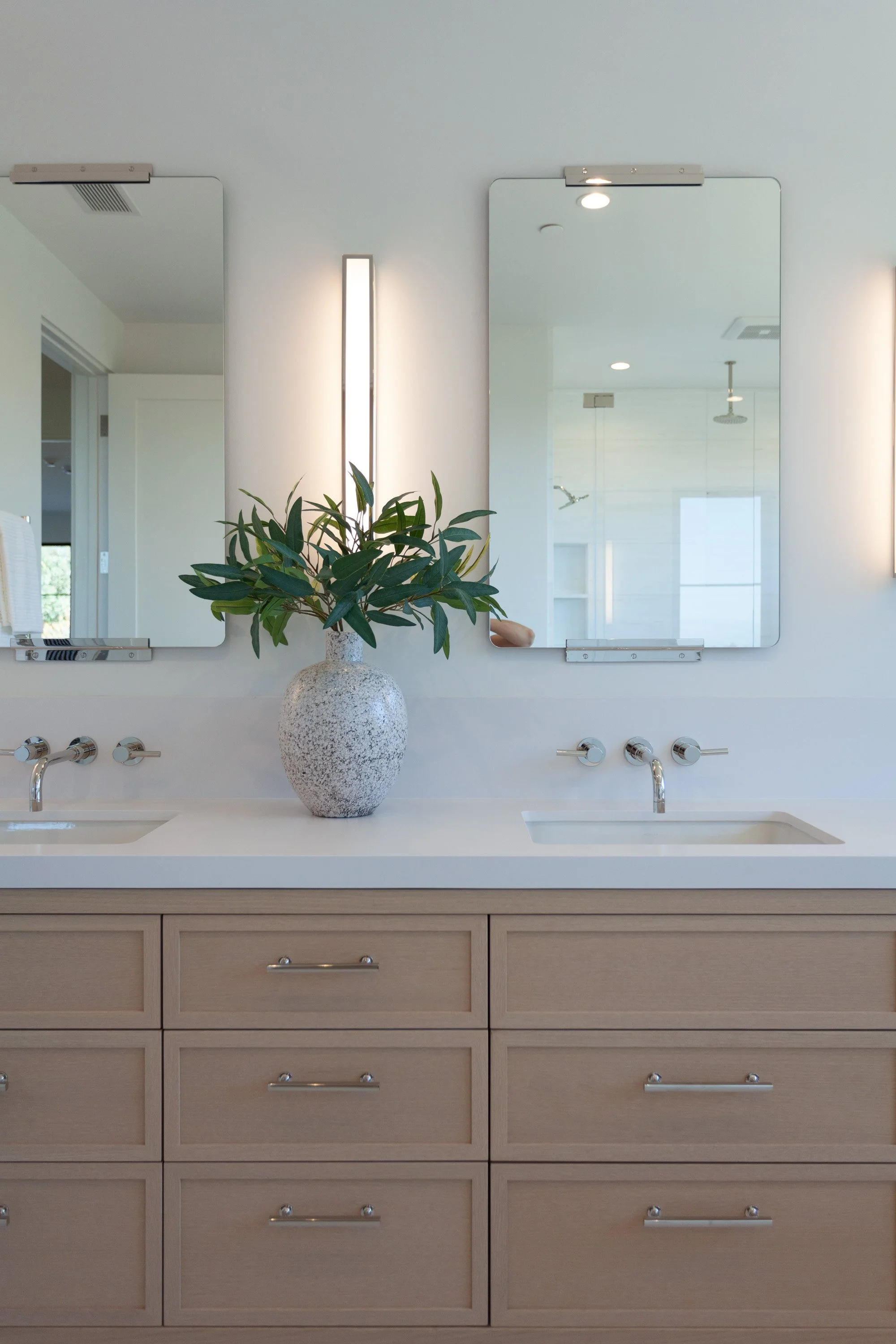 Primary Bathroom-3.jpg