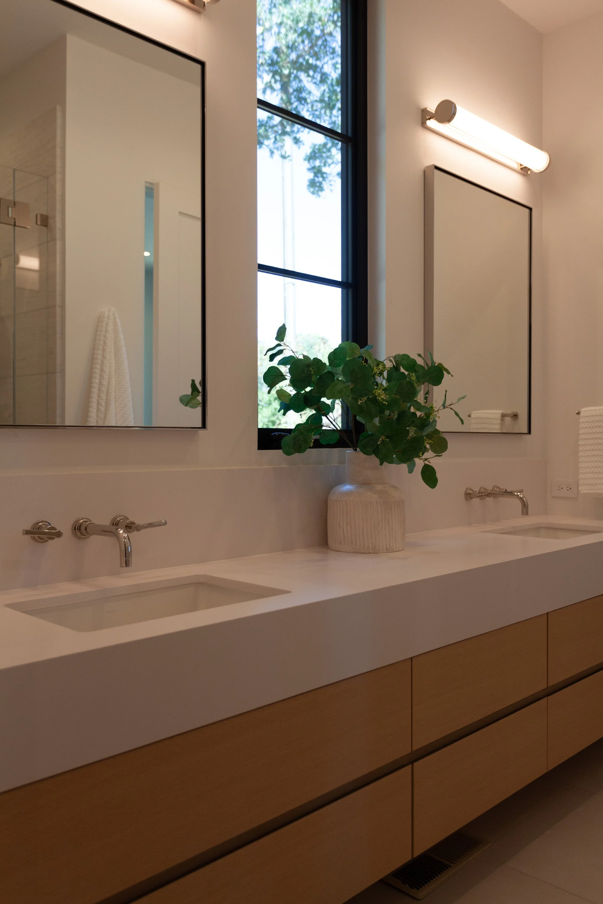 Bathroom One-2_AAA.jpg