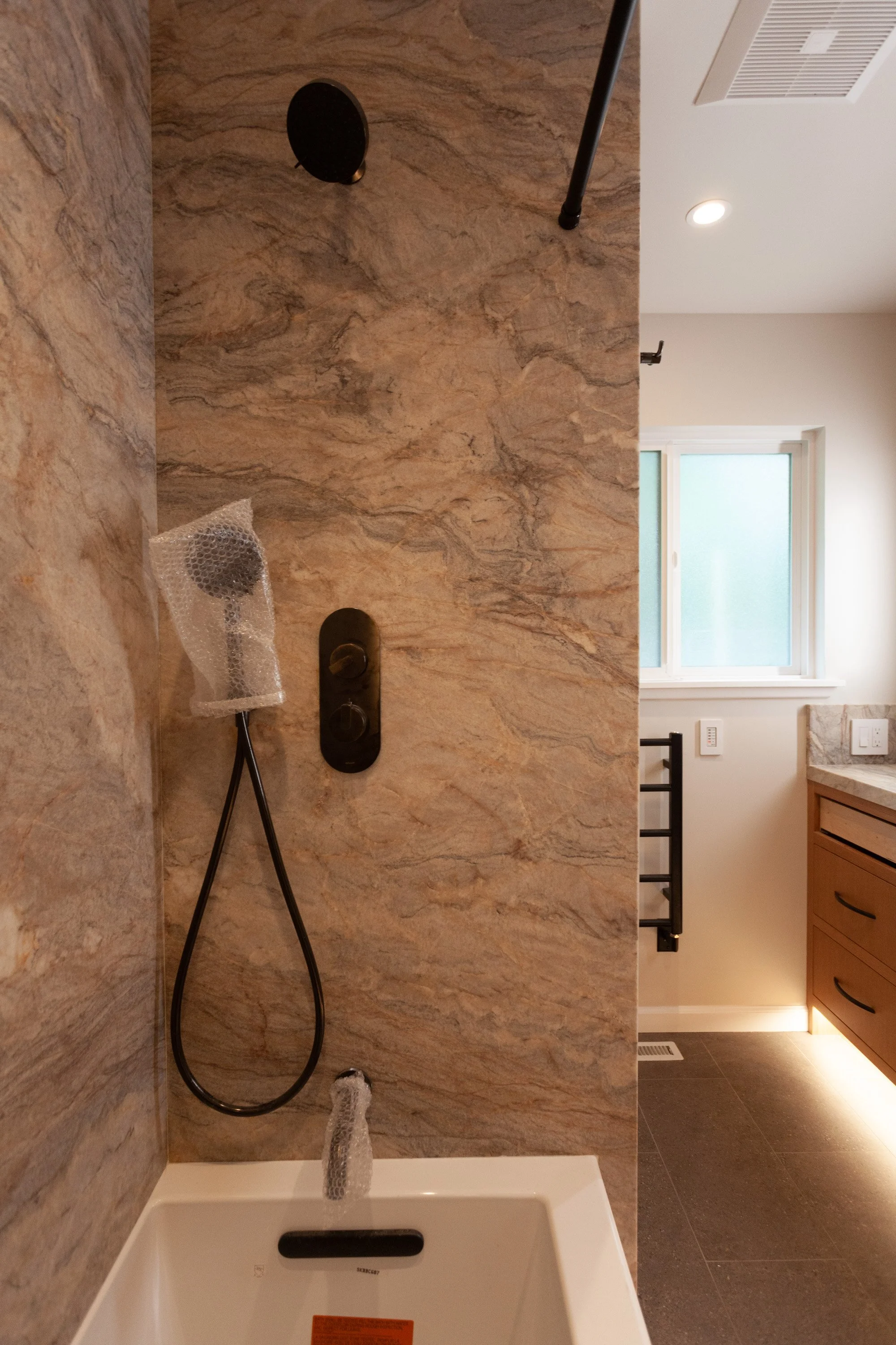 Hallway Bathroom-8_AAA.jpg