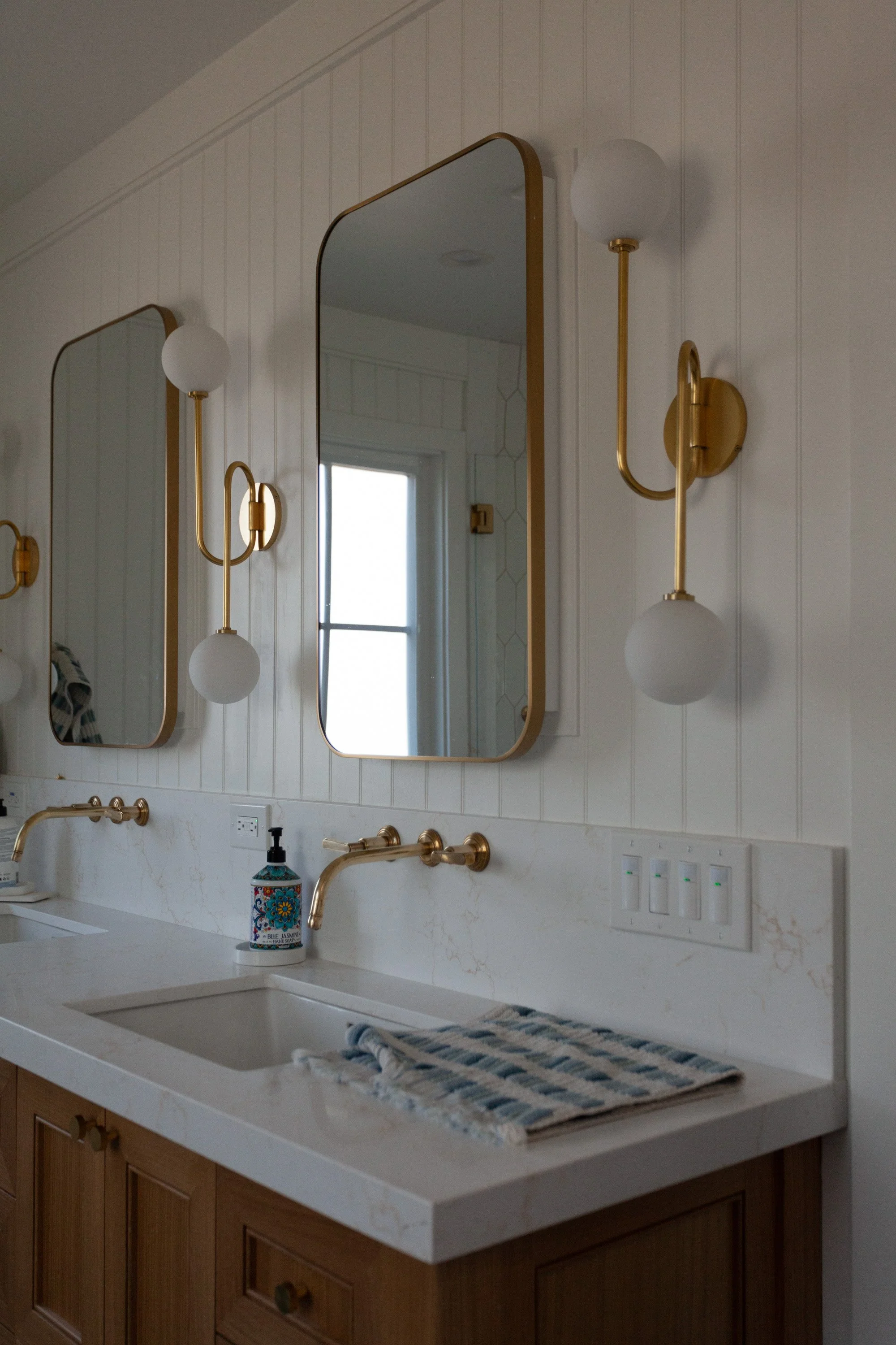 Primary Bathroom-9.jpg