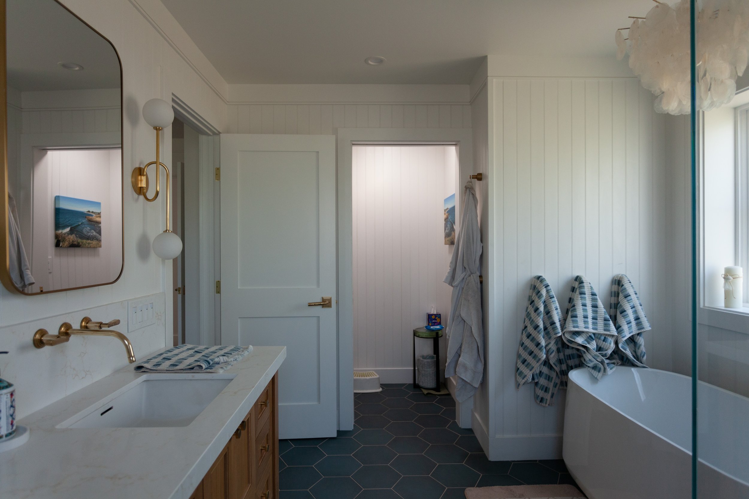 Primary Bathroom-14.jpg