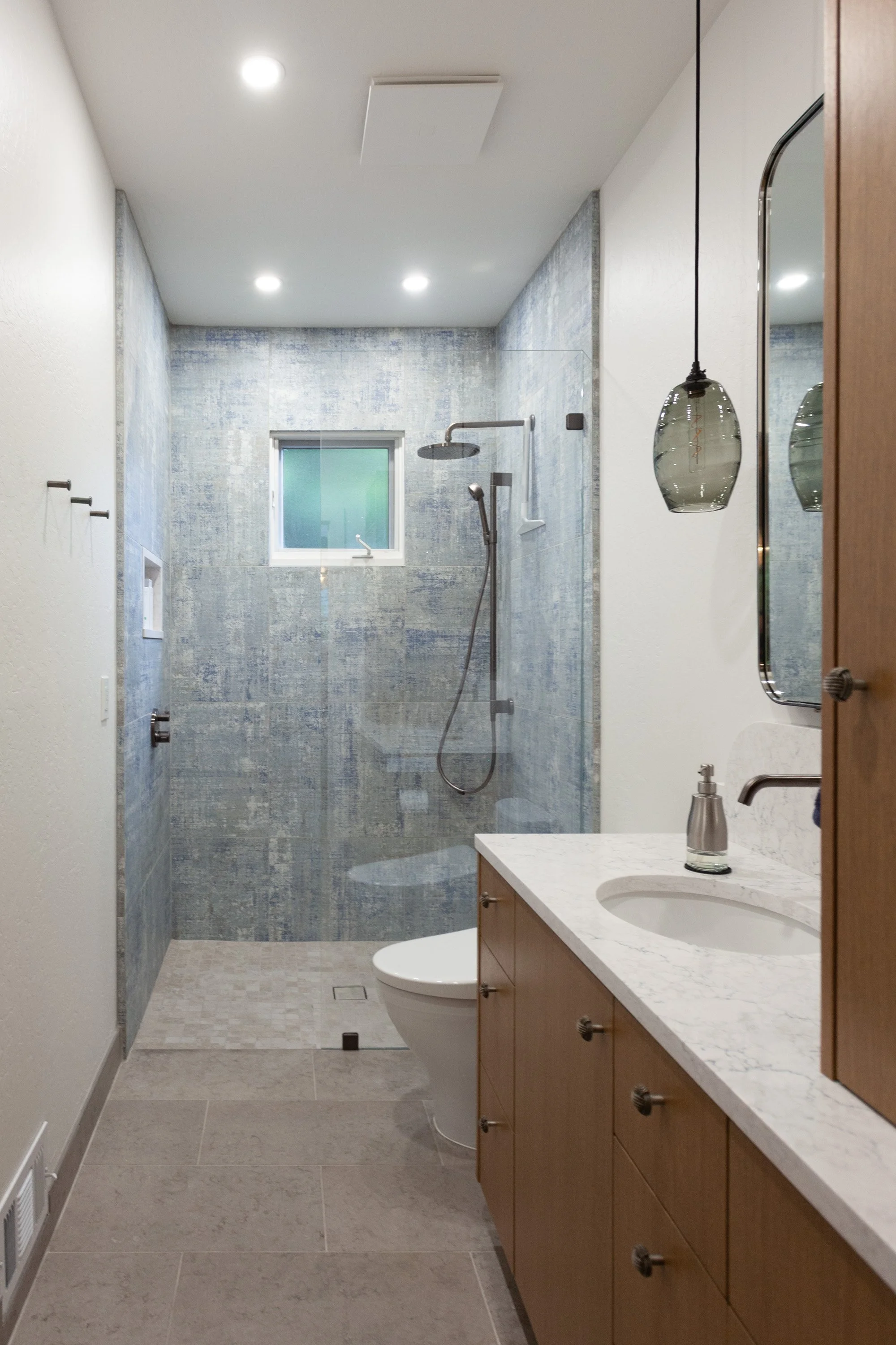 Bathroom Guest-2.jpg