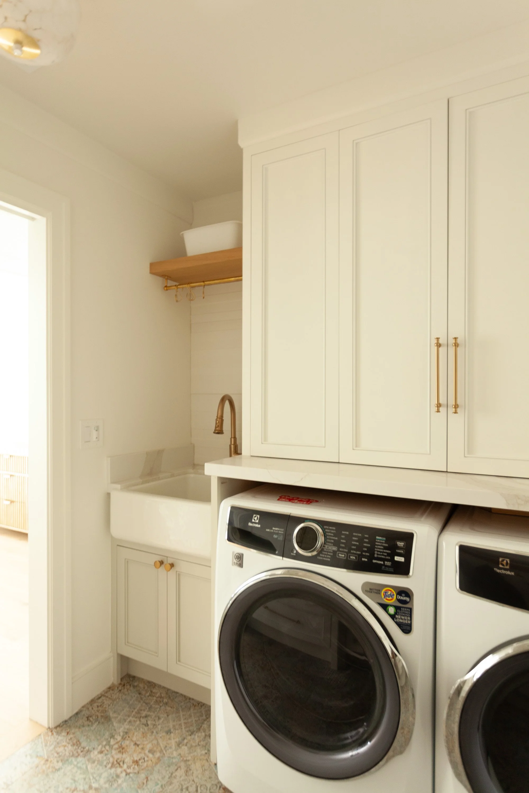 Laundry-4_open and close door.jpg