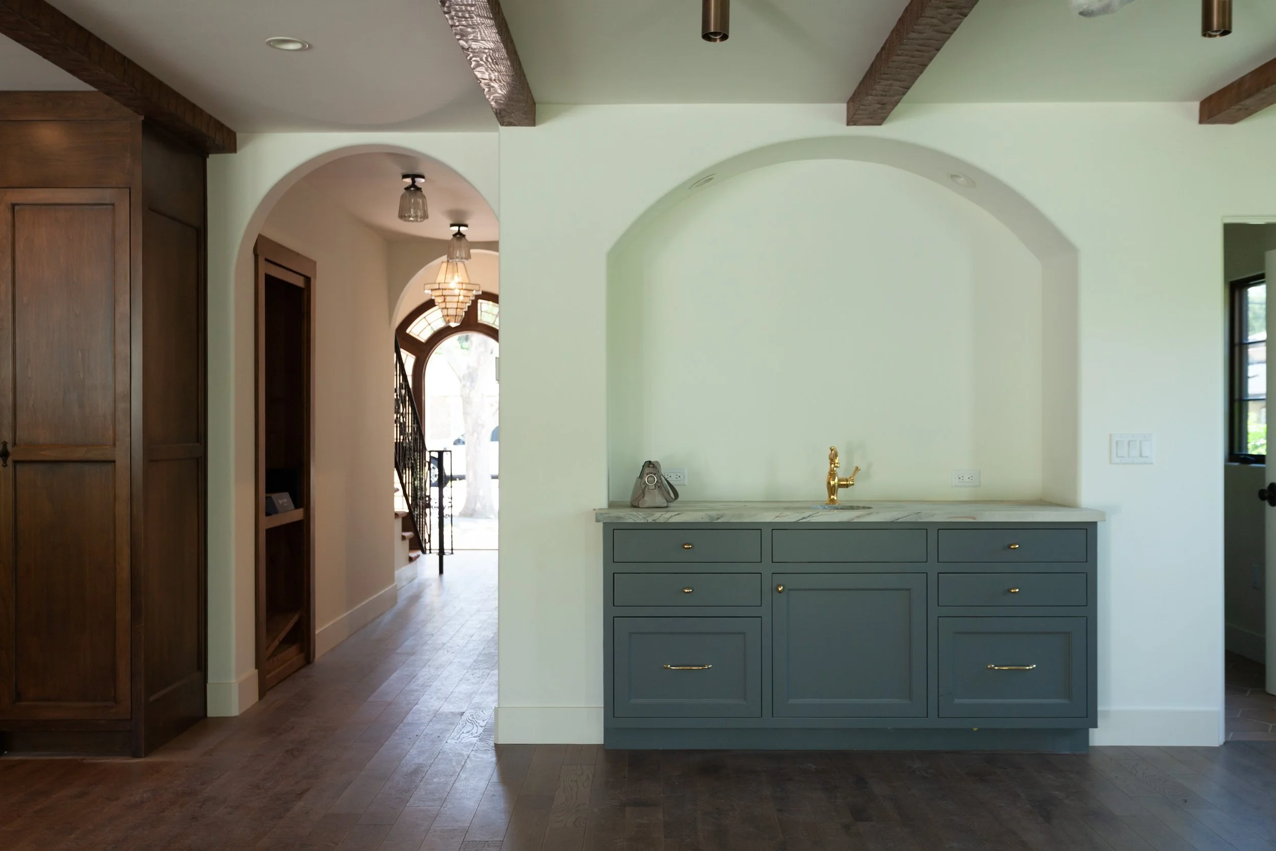 Kitchen_Bar-2.jpg