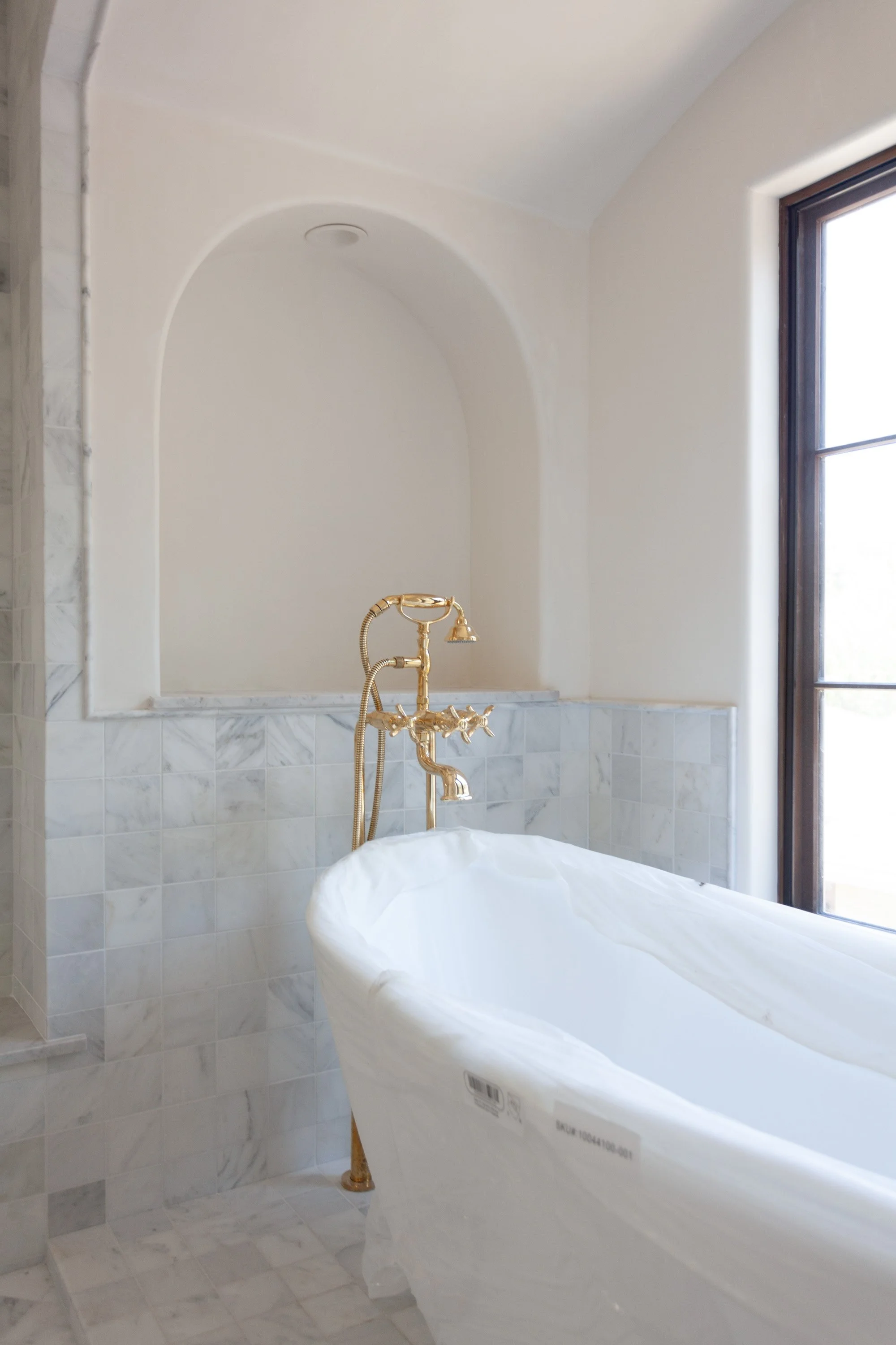 Primary Bathroom-7.jpg