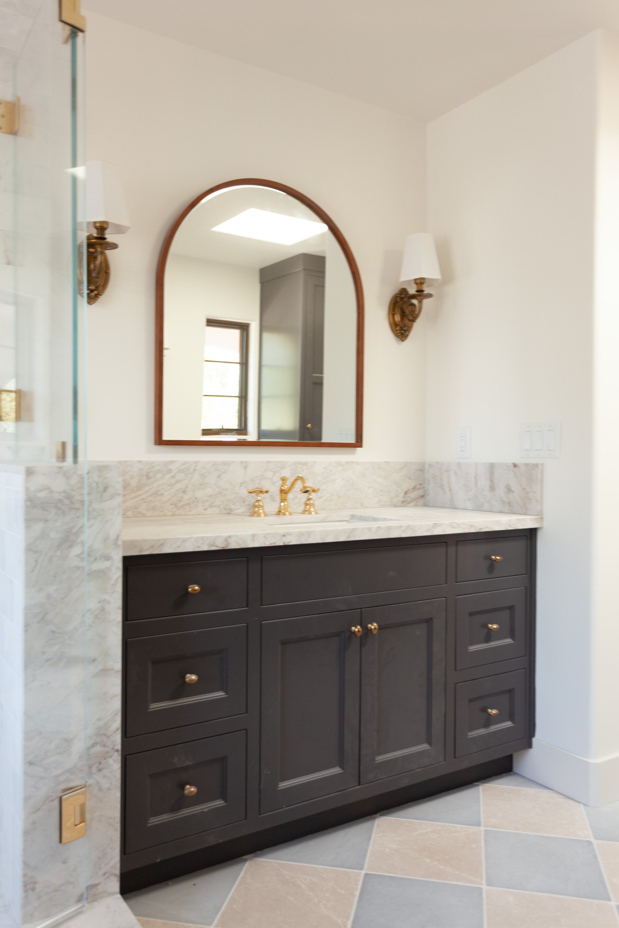 Primary Bathroom-9.jpg