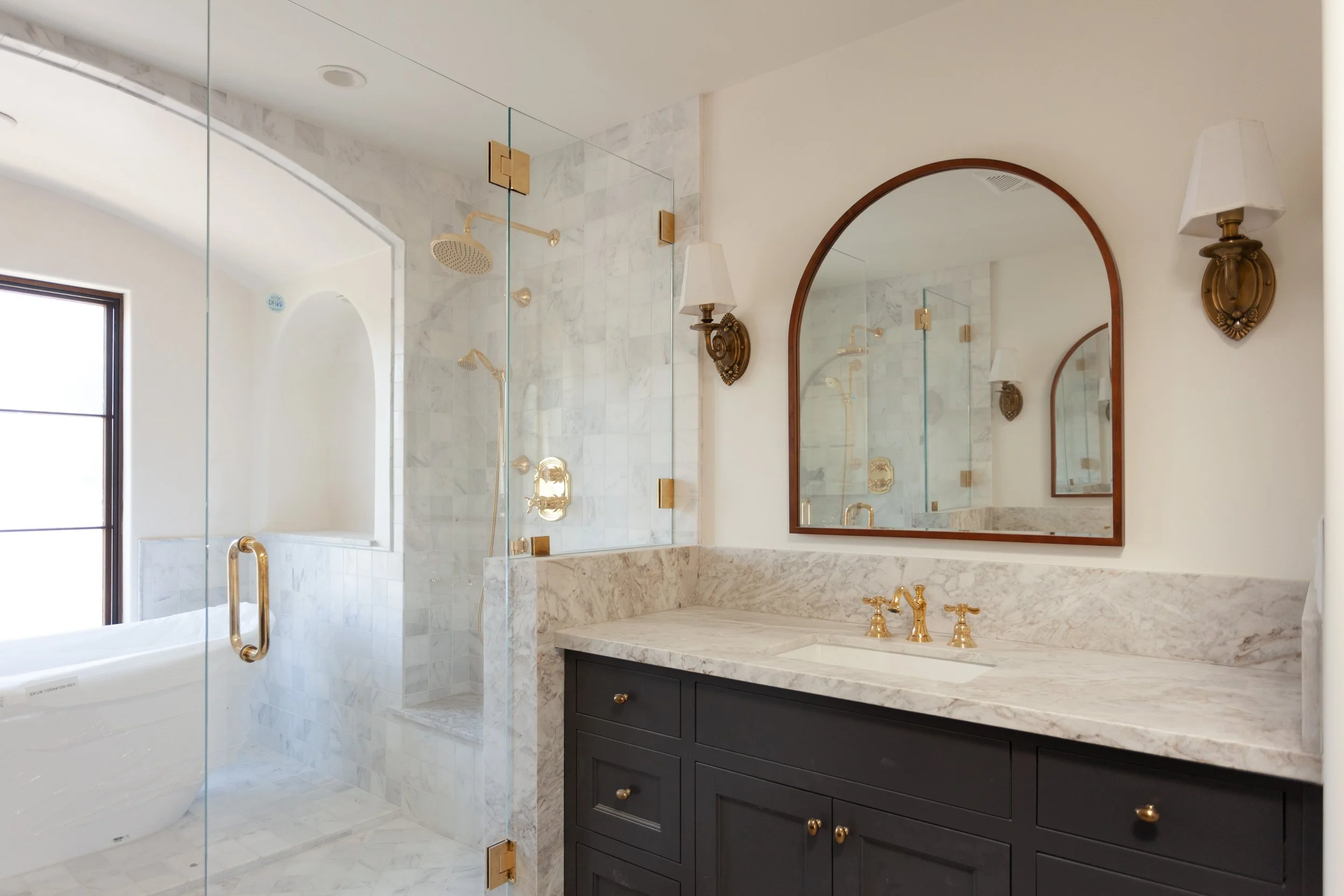Primary Bathroom-12.jpg