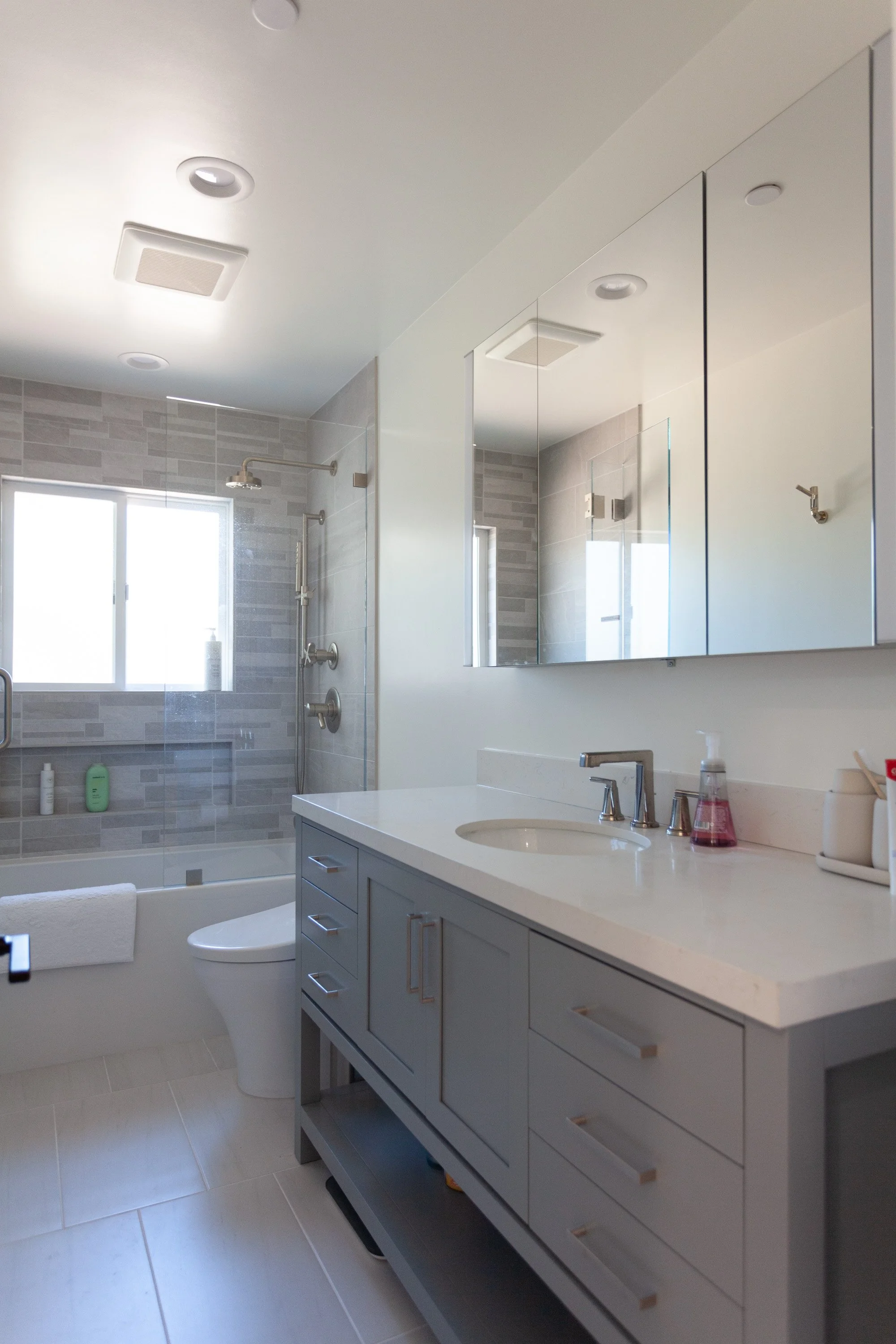 Bathroom Guest-1.jpg