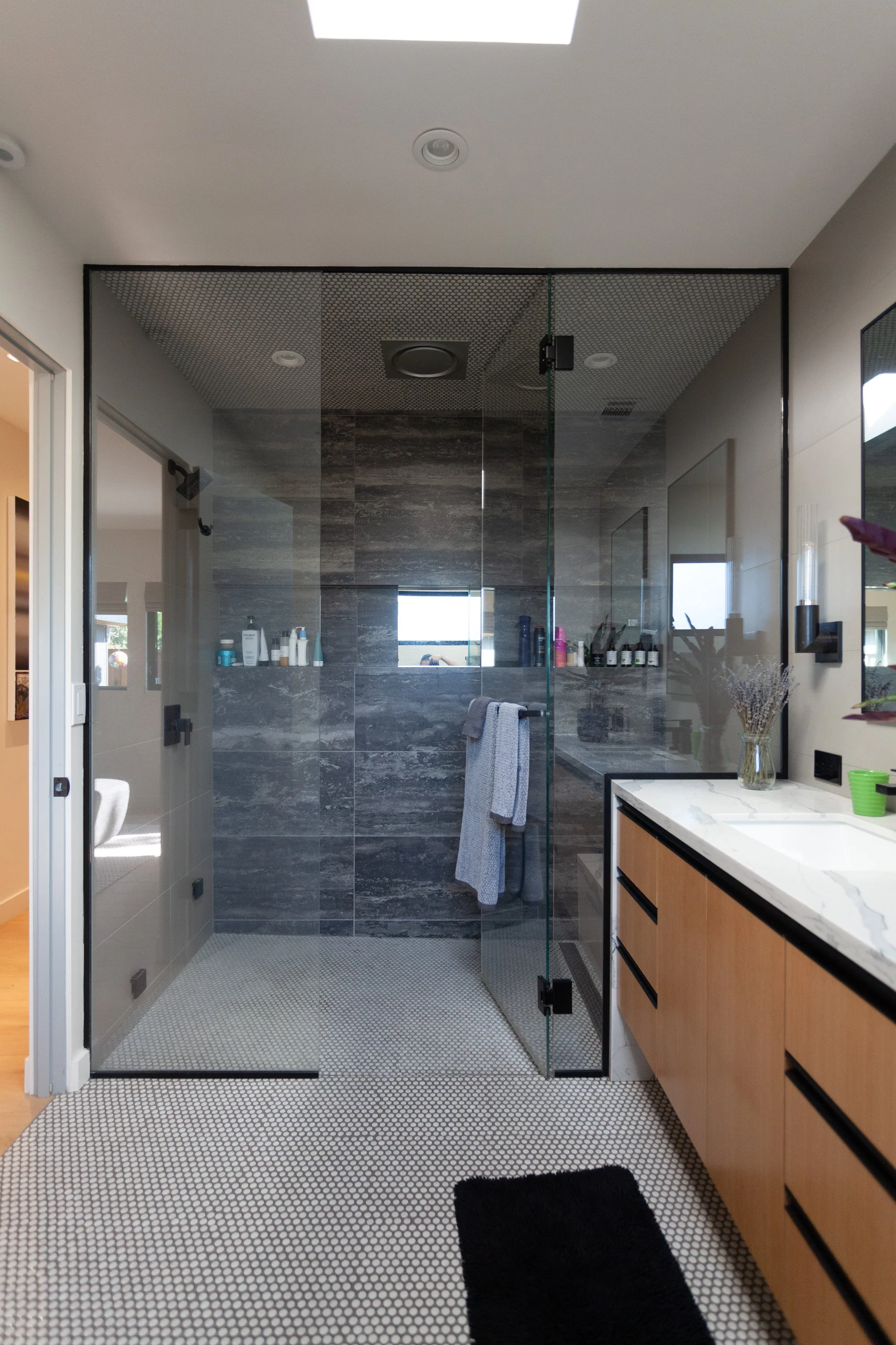 Primary Bathroom-3.jpg