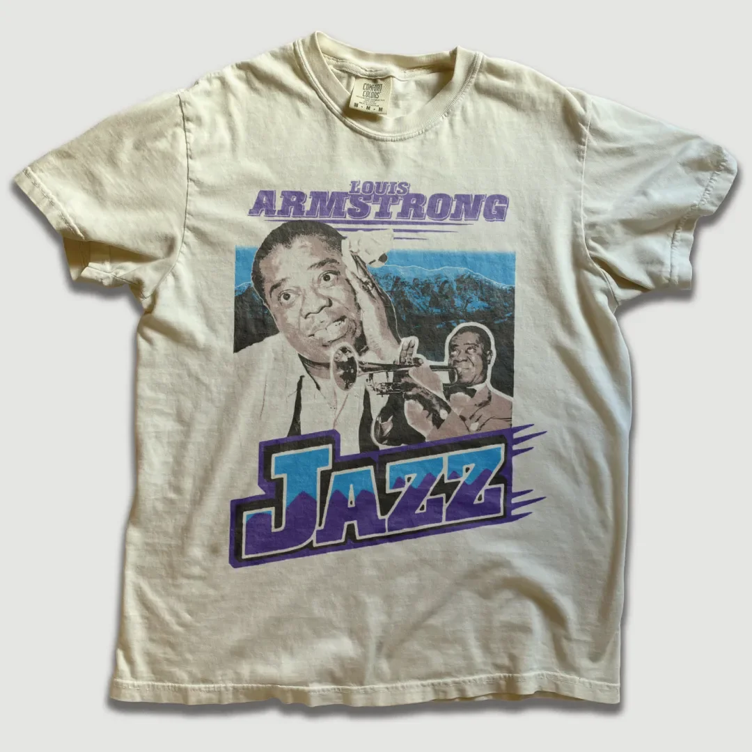 T-shirt with “Shirting Into the Void – Jazzthletics” graphic.