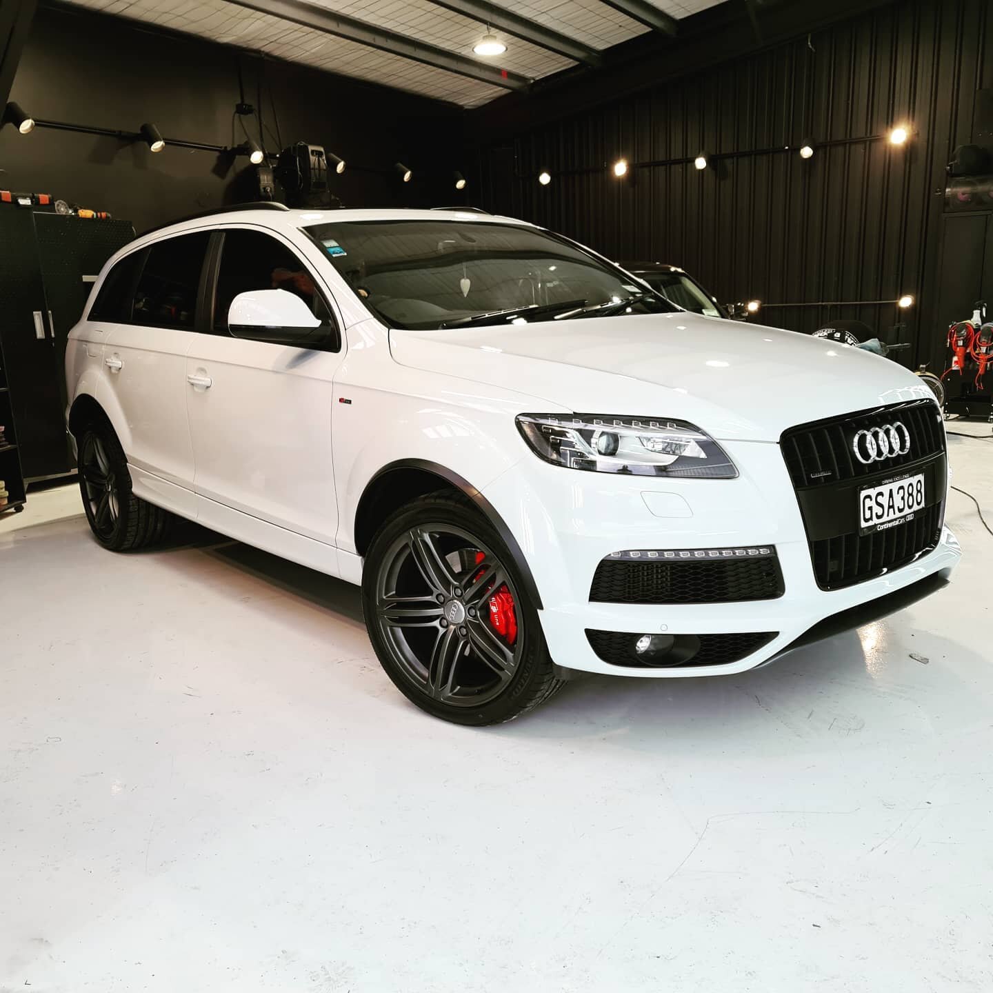 This white Audi Q Is popping more than our floor after a 'Showroom Detail Prestige' service.

02102942908
www.wanacleancar.co.nz