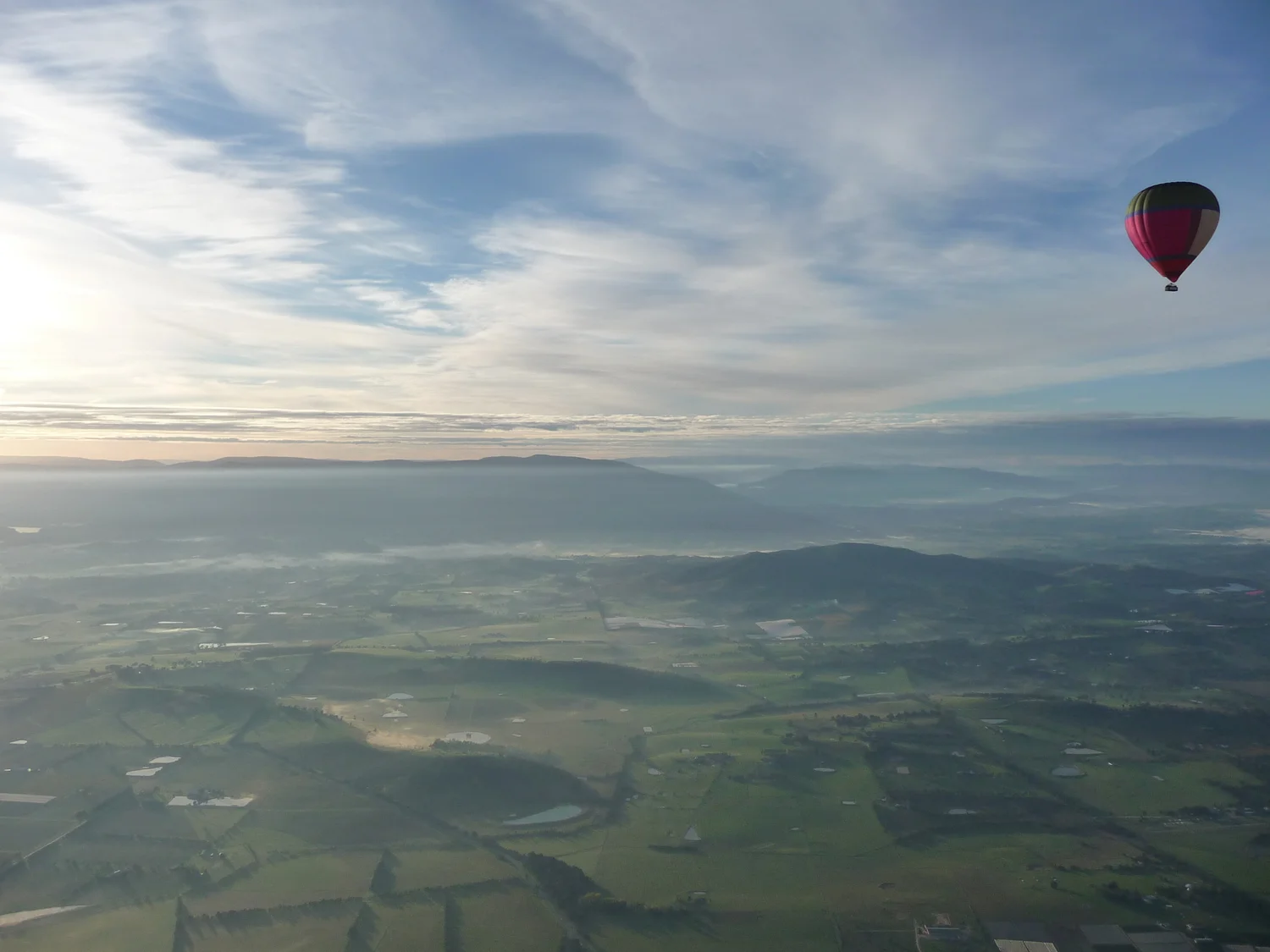 Hot+air+balloon+over+Yarra+Valley.jpeg