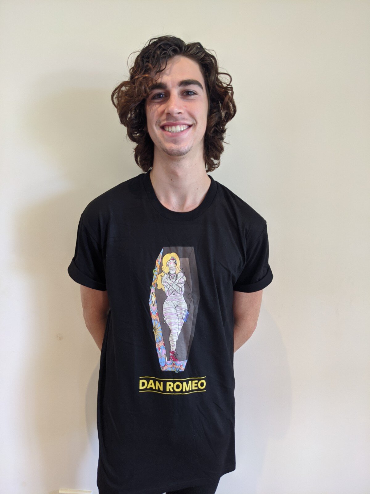 UNISEX BLACK COLOURED LOGO