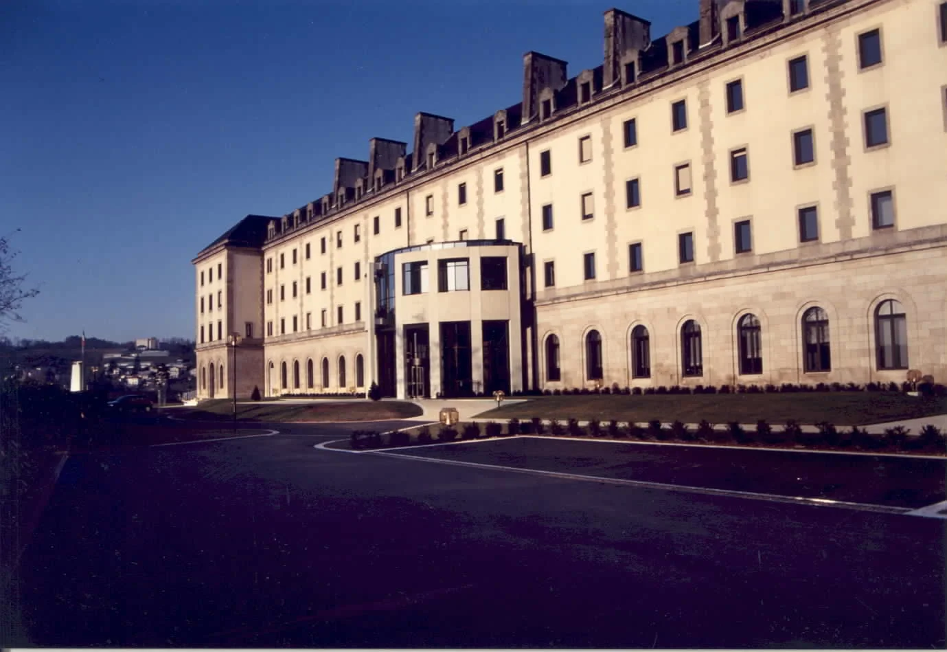 FACADE.jpg