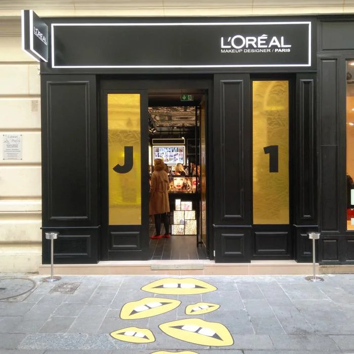 la-facade-de-la-boutique-l-oreal-paris-au 2.jpg