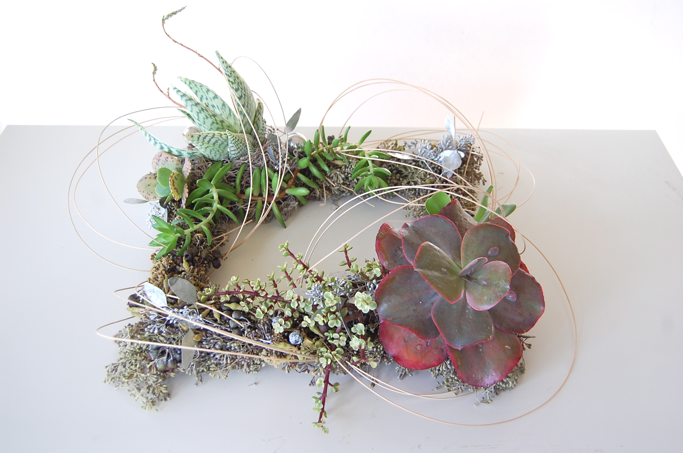 SINGLE SQUARE WREATH/CENTERPIECE 16"w – $120.