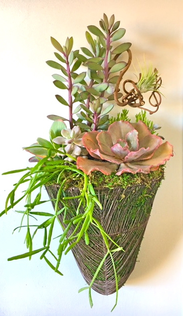 CUSTOM WIRE BASKET WALL HANGING. 