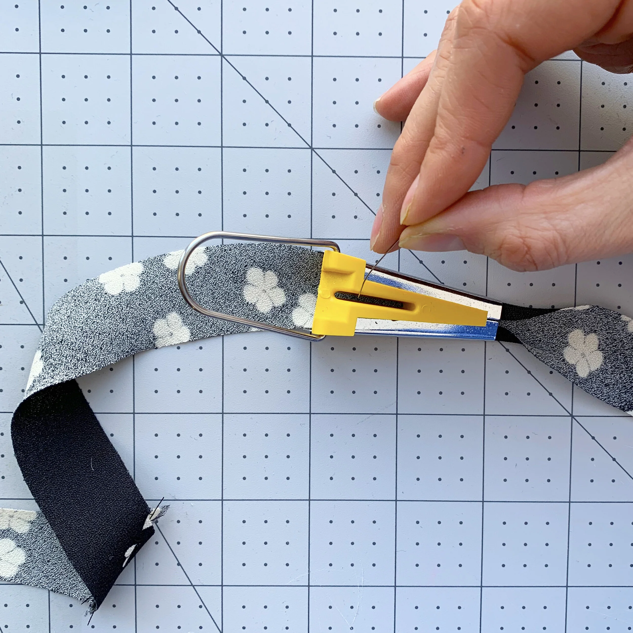 TUTORIAL: MAKE YOUR OWN CUSTOM BIAS BINDING — BURIED DIAMOND