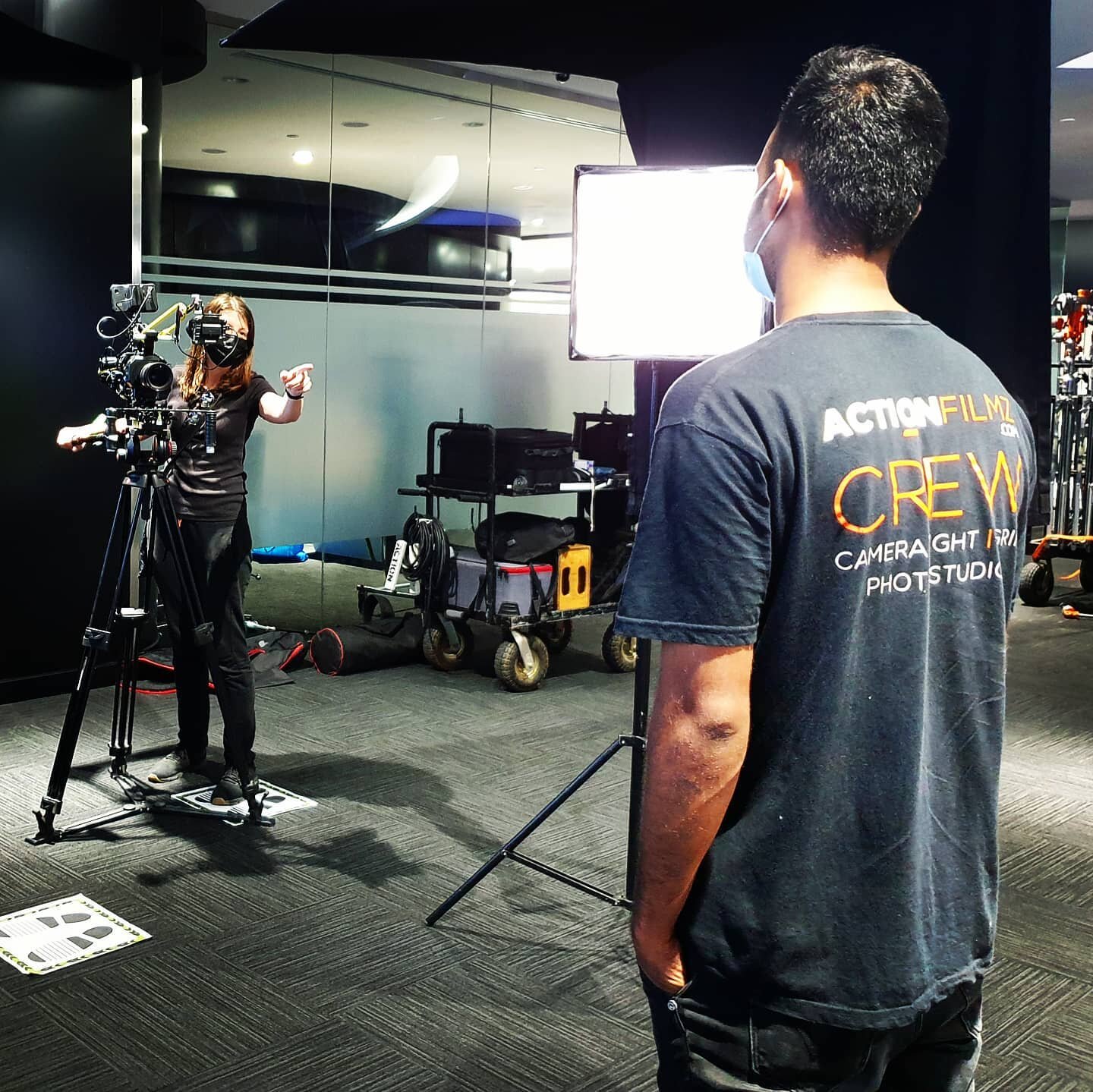 Cool BTS shot from last night with the hard working crew of @actionfilmzstudiodubai and @milestudiosdubai