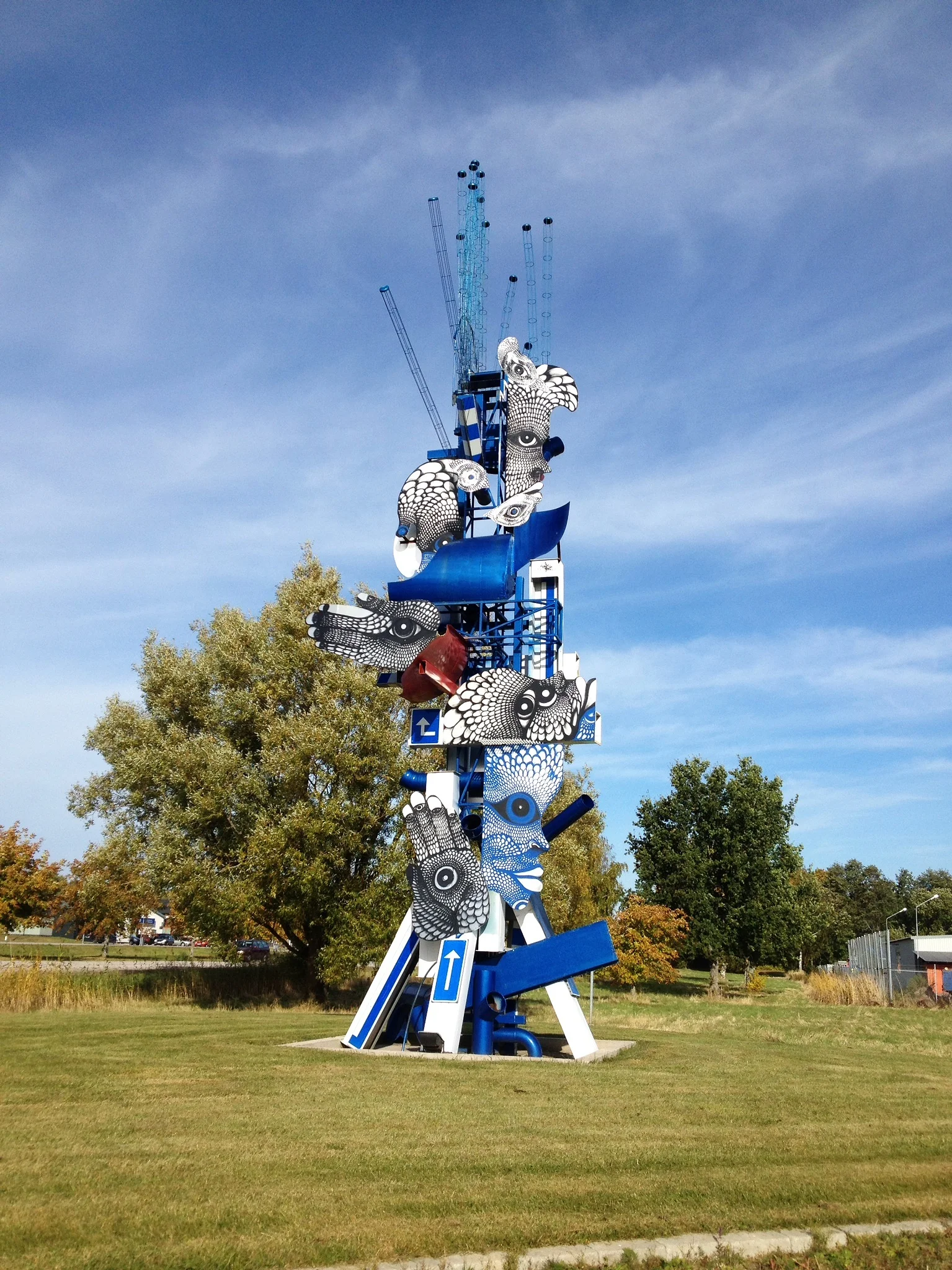    t.e.s.t (terrestrial ephemeral super transmitter)    carolina falkholt  mariestad, sweden  photo credit: cecily ferguson, 2017 