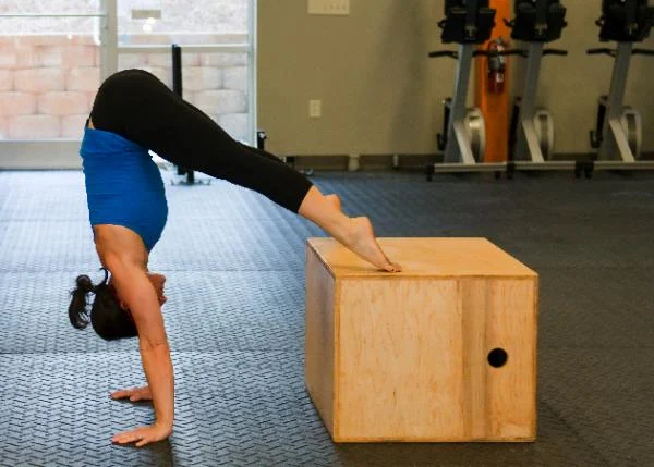 4-WEEK PROGRAM FOR ACHIEVING HANDSTAND
