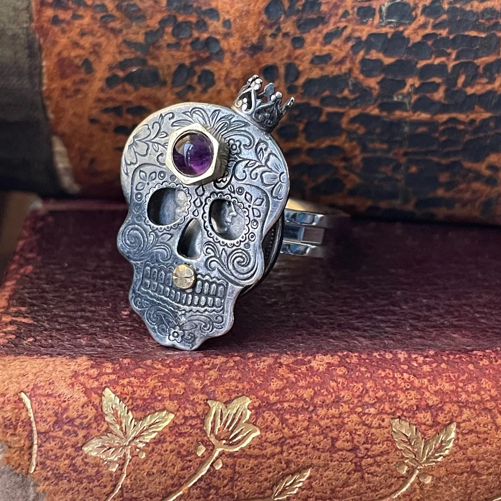 Gold sugar shop skull ring