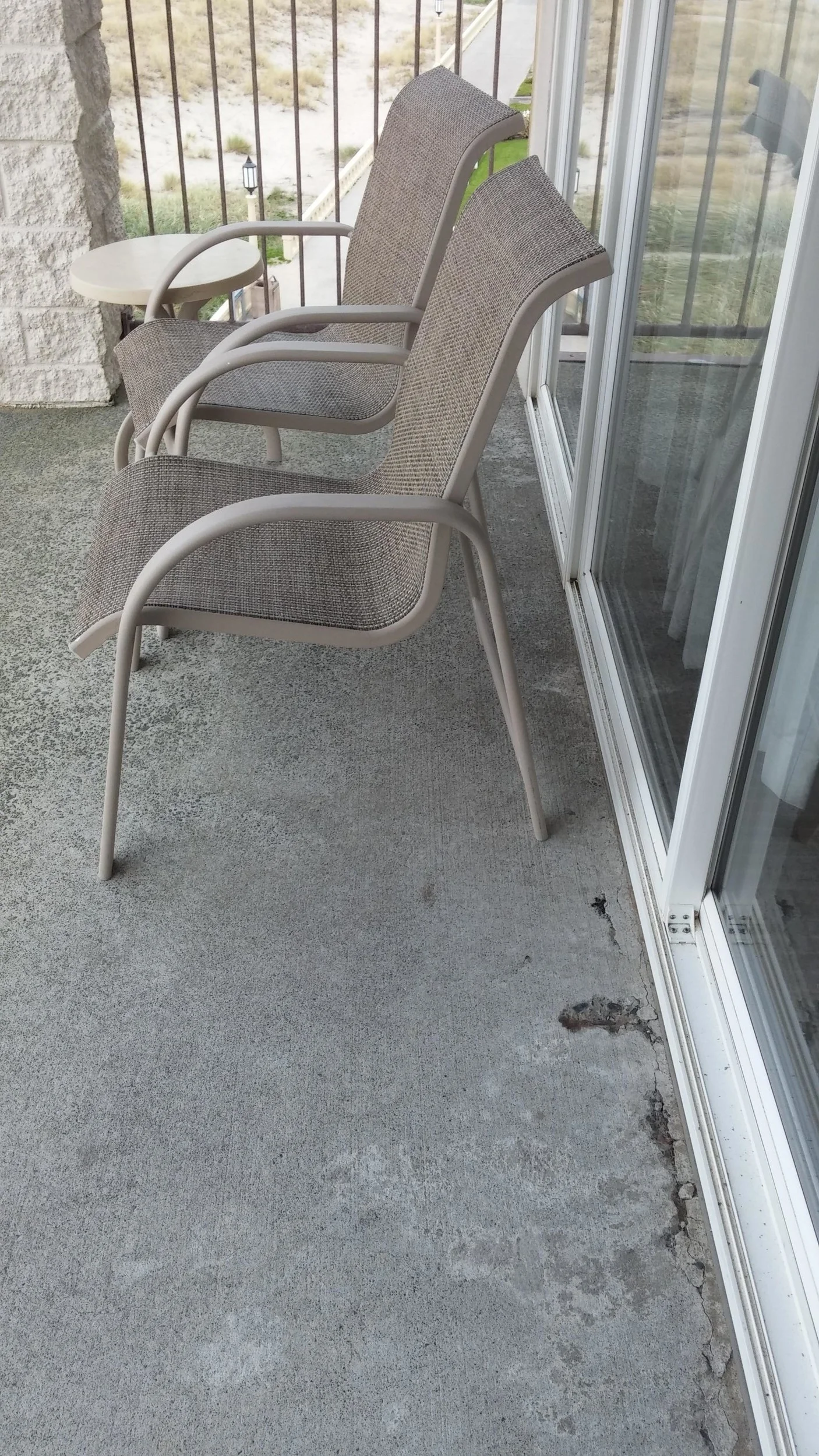 Balcony crack
