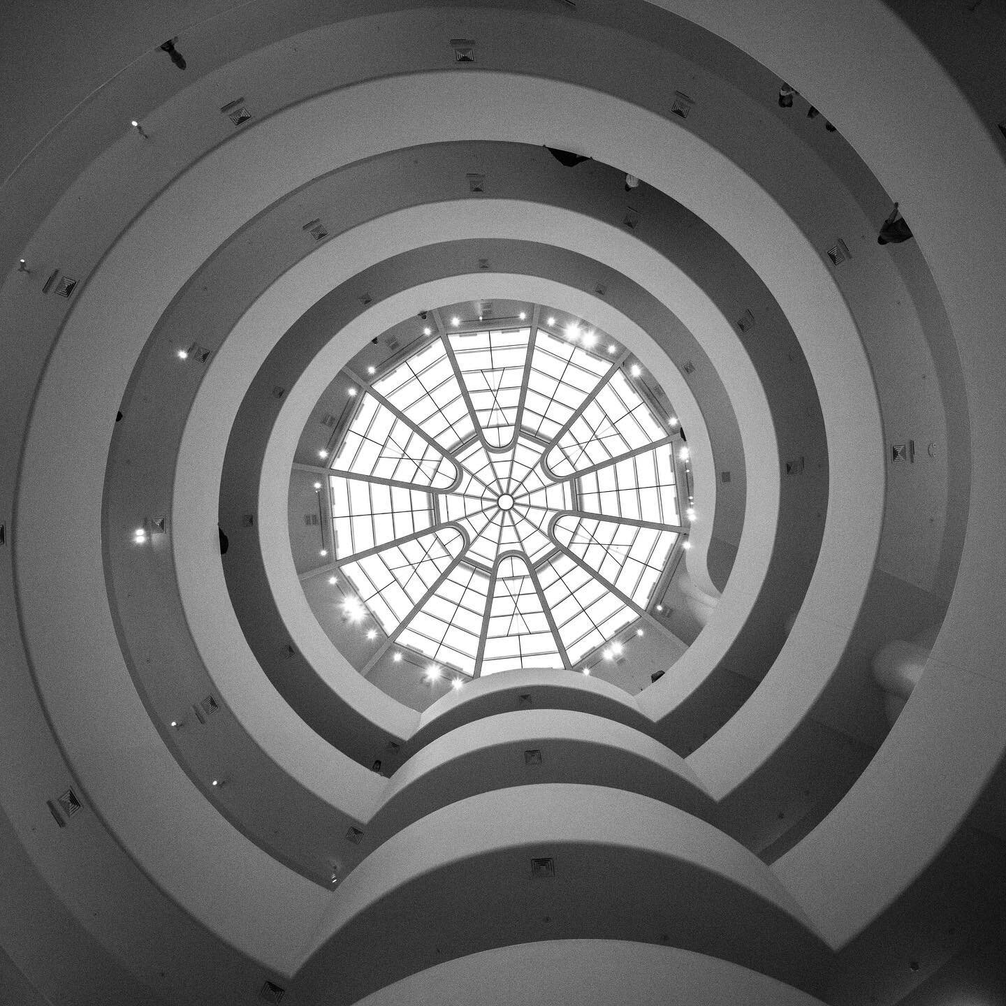 #tbt to our post graduation cross US trip. Made it a goal to see as many notable architecture as possible. None were disappointing, and this is one of them.
#guggenheimmuseum #franklloyedwright #nyc