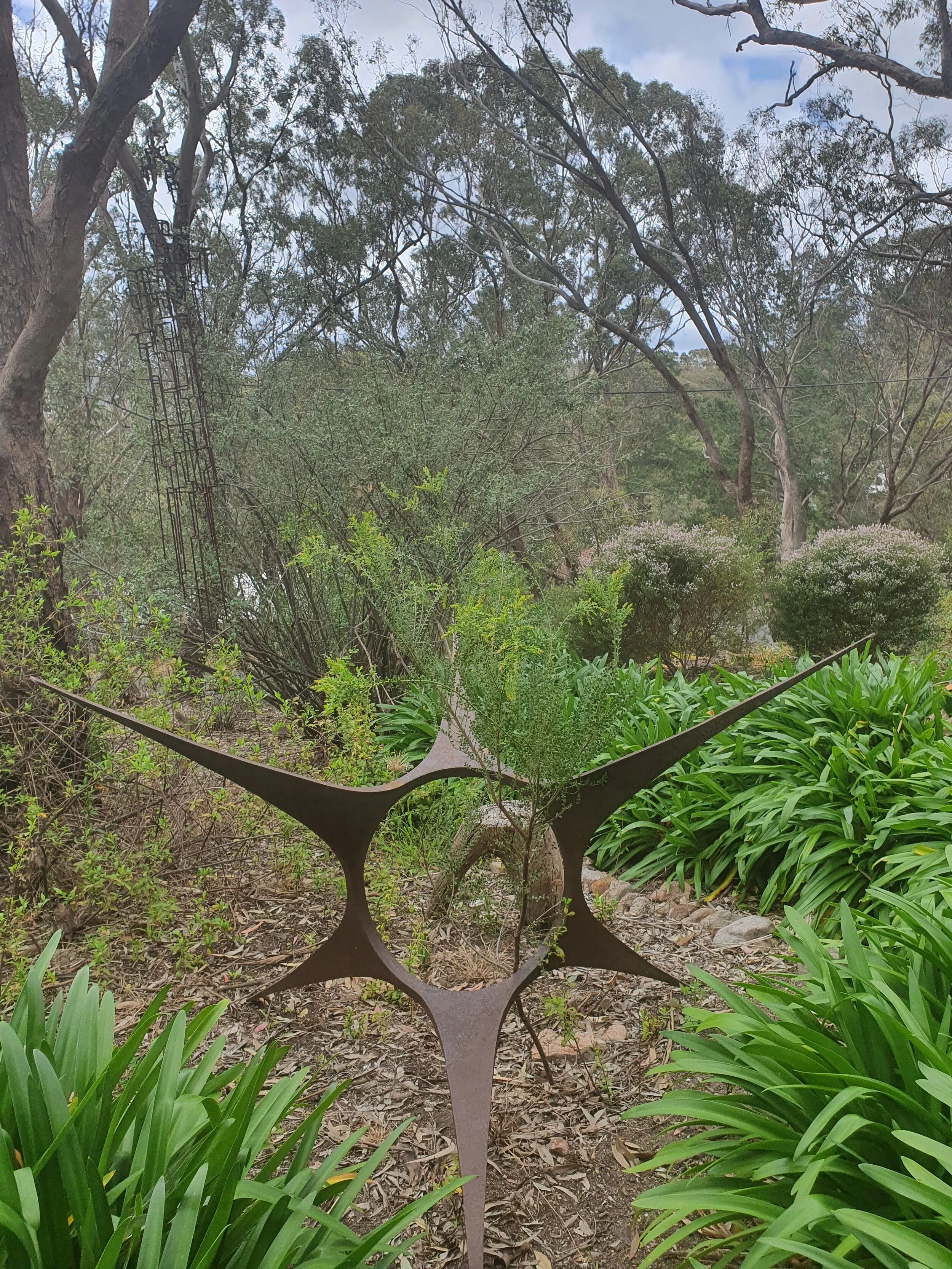 Emergent Mandala 2016– 2017 Corten steel. 117x 142 x 181 cm   $27,500(1 of 5)