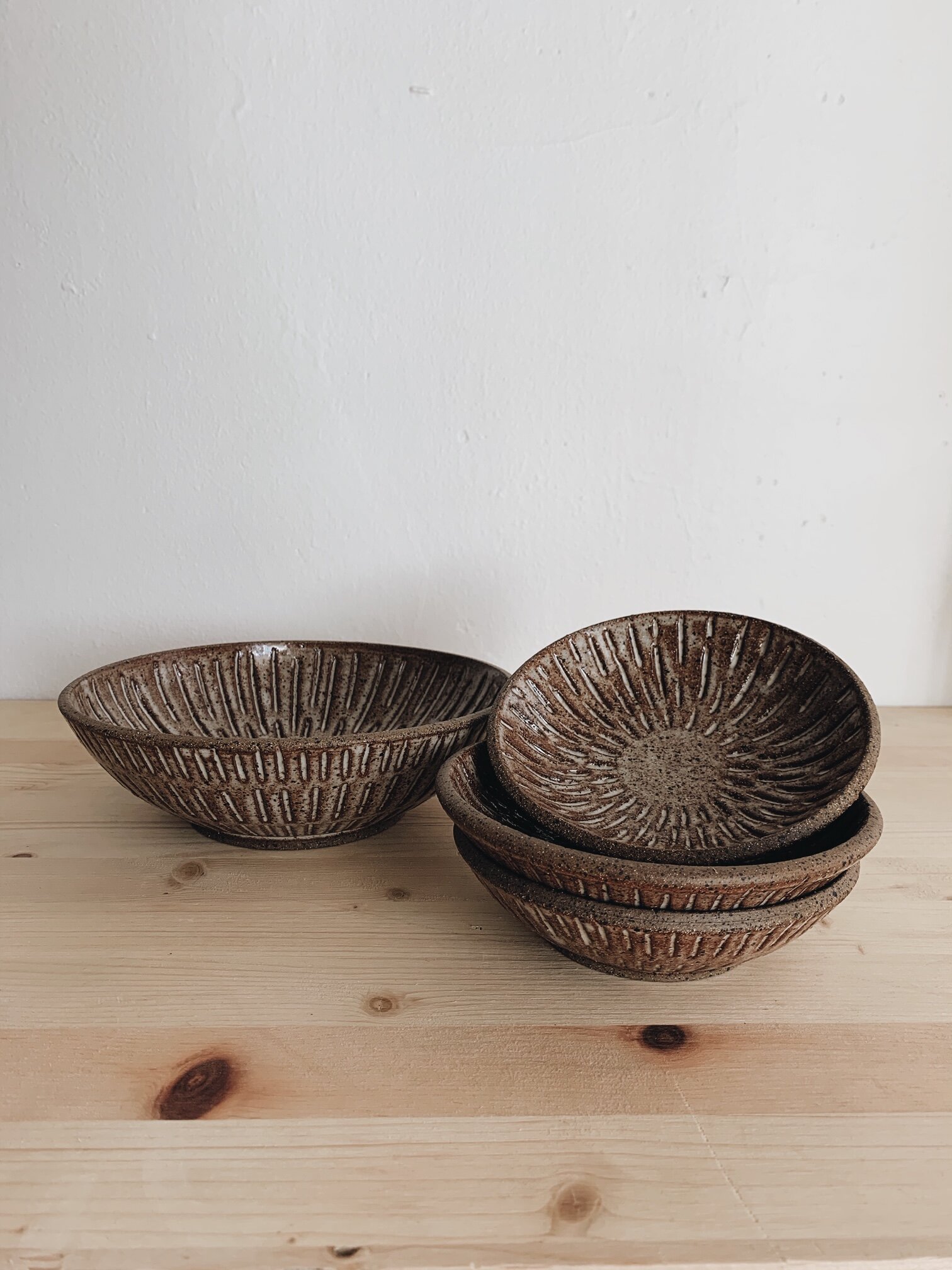 Carved Bowl Set - Dark Brown Speck