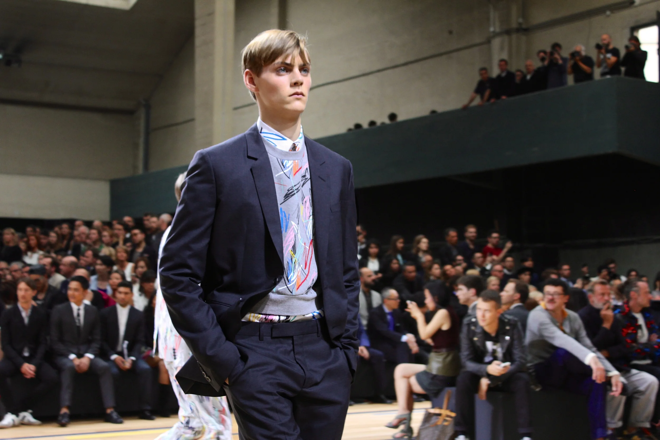 Abstract scribble print is a key in the Été 2015 collection