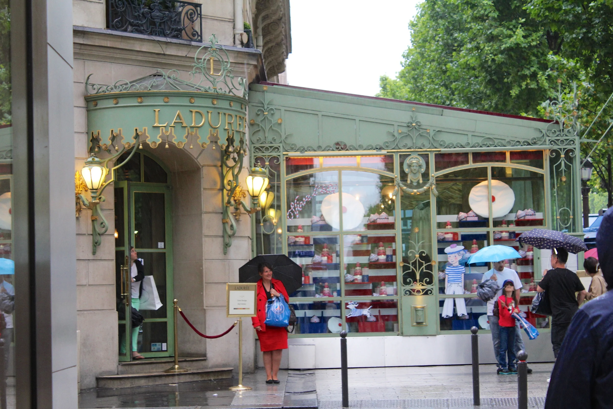 Happy faces outside Ladurée even in the rain