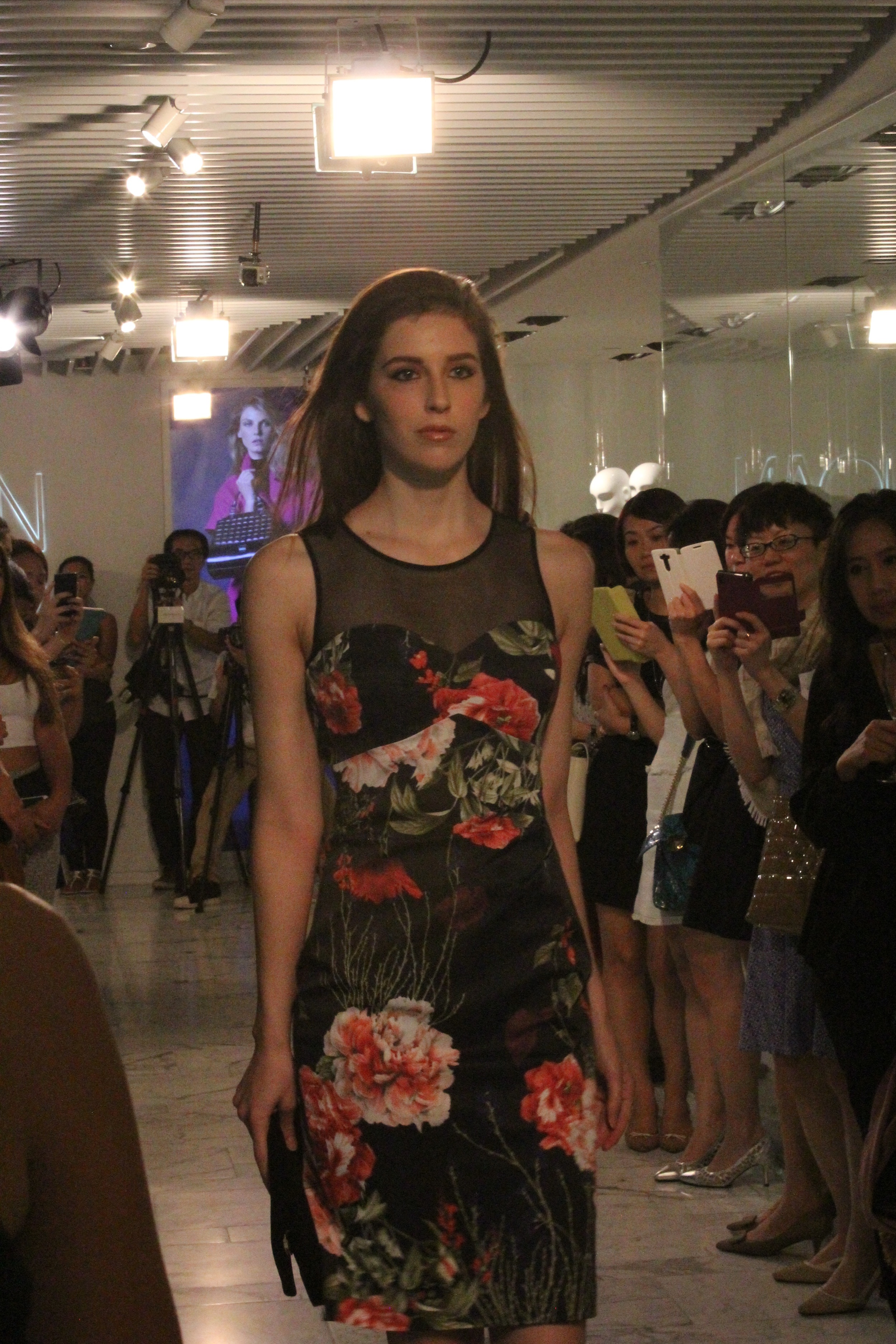 Karen Millen F/W 2014 Fashion Show — The Bold Concept