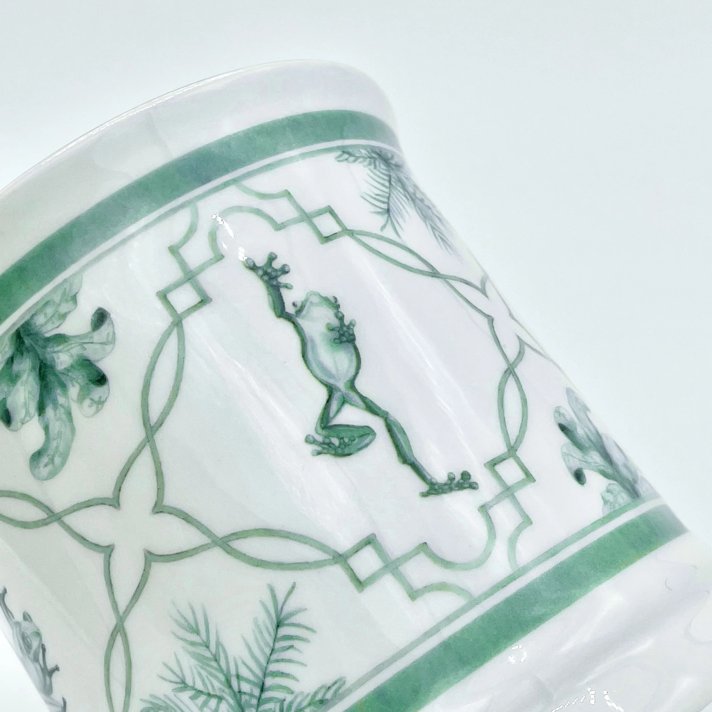 Fine Bone China Frog Animal Pattern Mug handmade in Britain with watercolour design and 24kt gold rim
