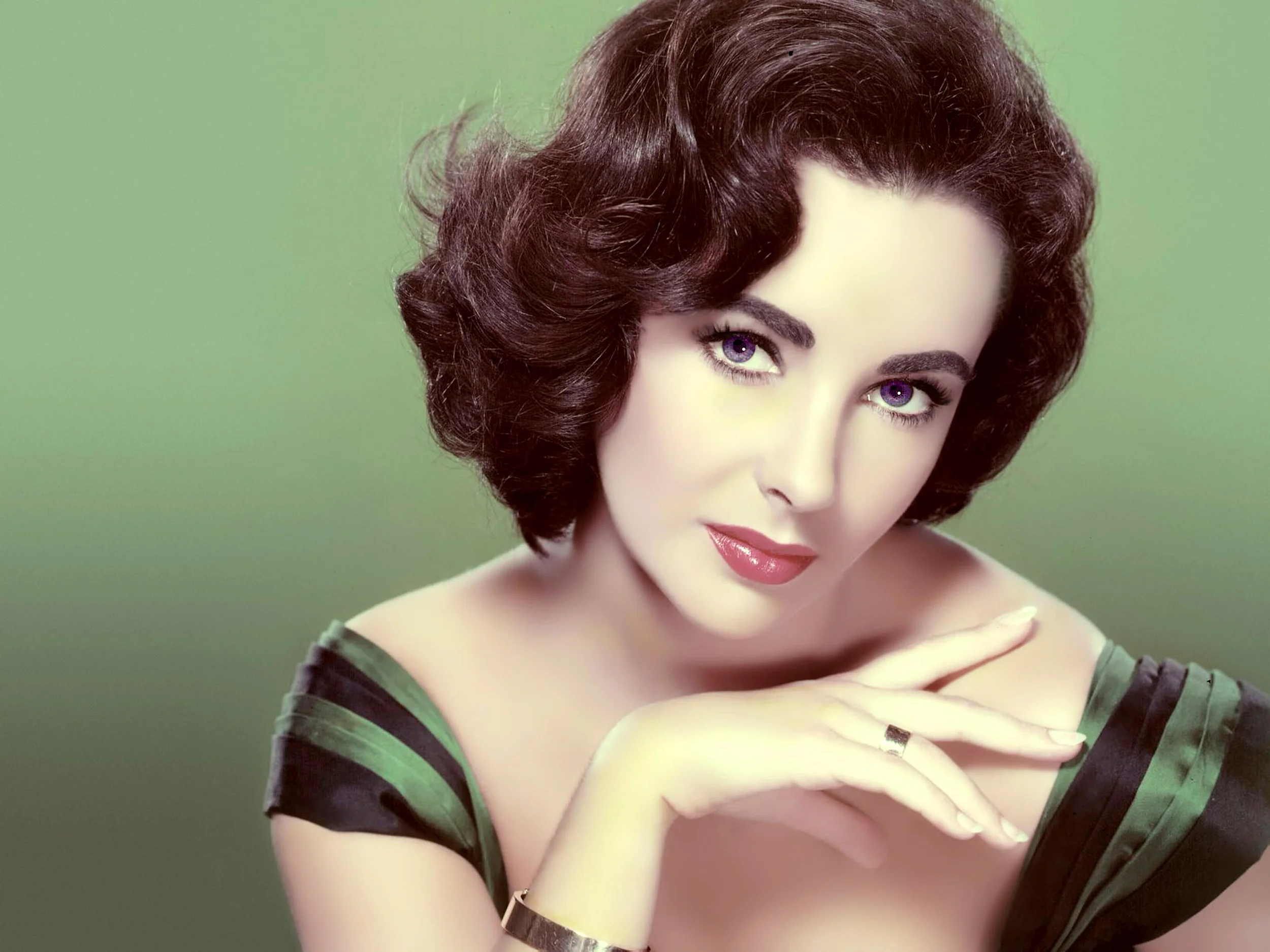 Legendary-Elizabeth-Taylor1.jpg