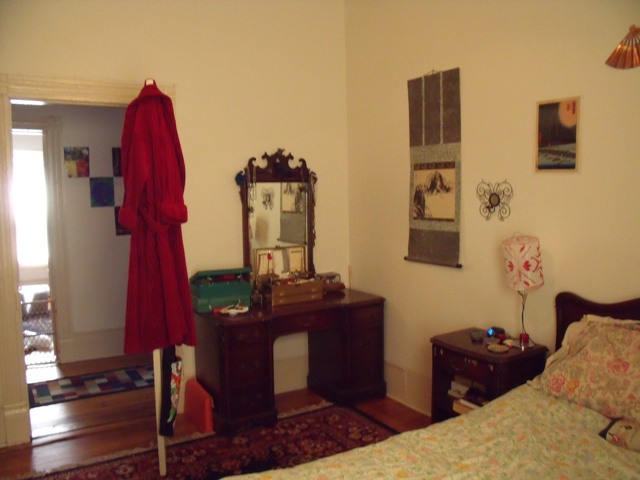 bedroom1.JPG