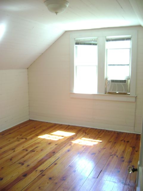 bedroom 3-1.JPG