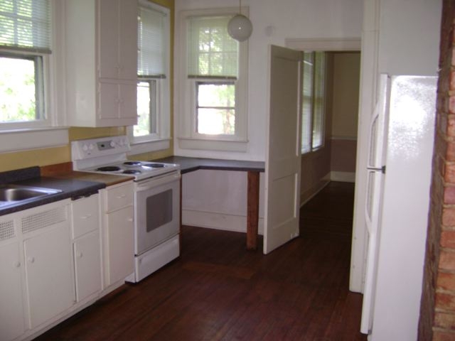 Kitchen 1.JPG