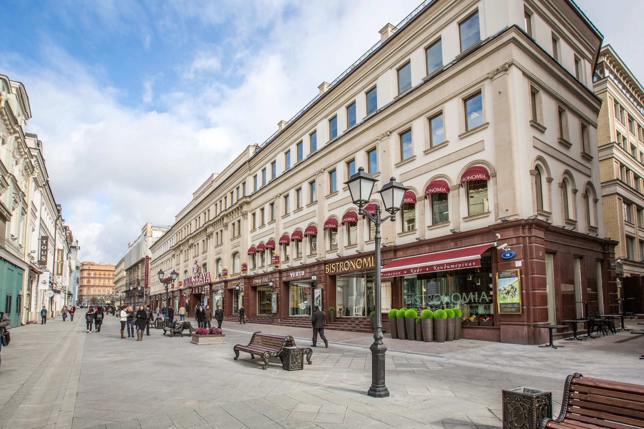 Никольская Плаза