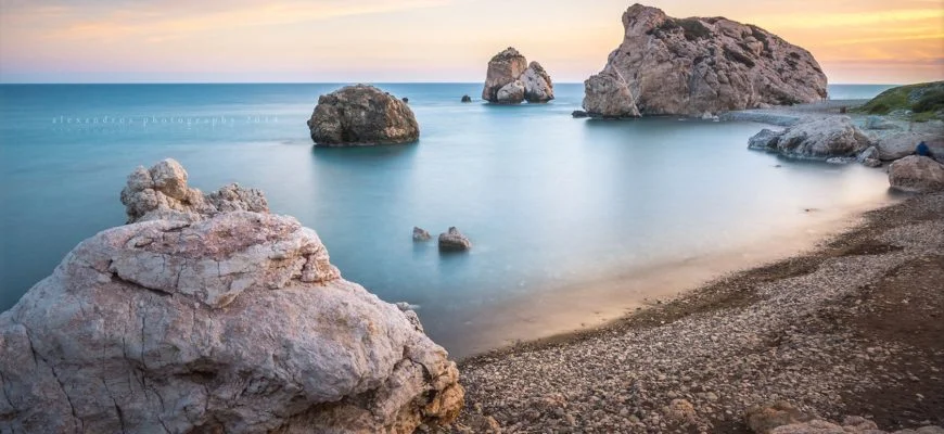 Aphrodites-Rock-870x400_c.jpg