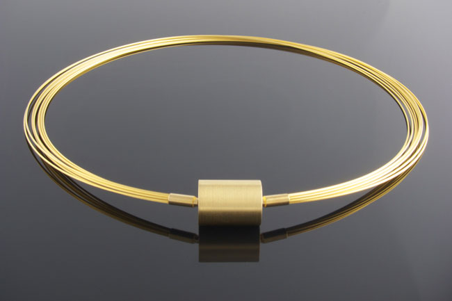 Gold wire multistrand necklace with interchangeable gold cylinder clasp