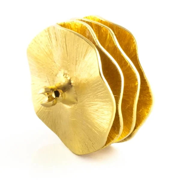 Fluted gold adaptor for interchangeable necklace system