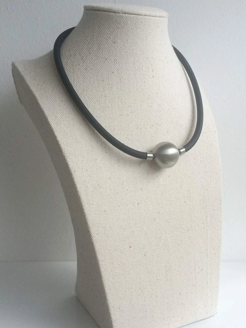 Black rubber with 20mm steel ball clasp