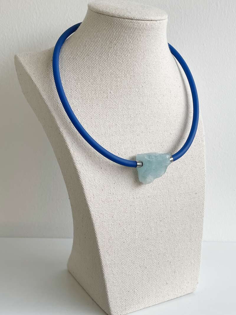 Blue rubber necklace with aquamarine nugget clasp