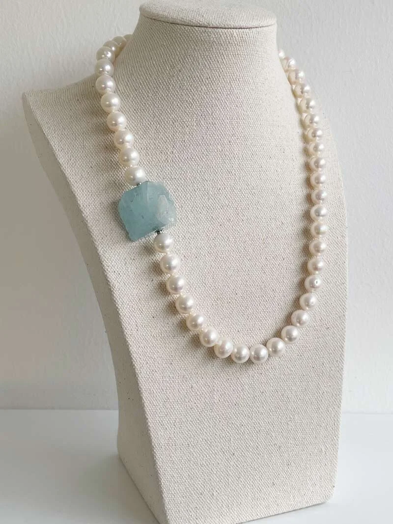 9-9.5mm cream freshwater pearl necklace with interchangeable aquamarine feature clasp