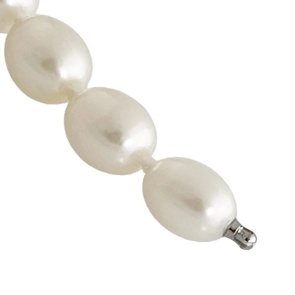 Oval-cream-pearl-close-up.jpg