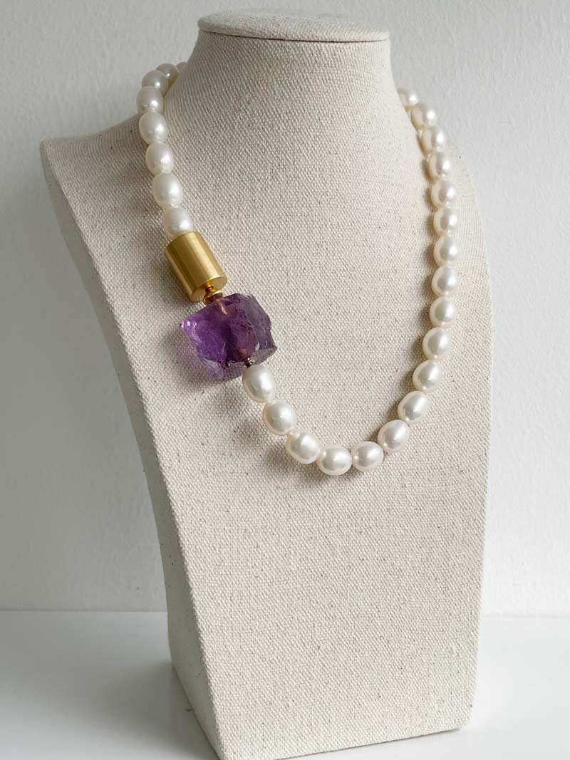 Oval cream pearls with gold cylinder and amethyst nugget clasps in series